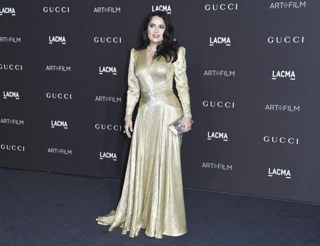 Salma Hayek con vestido dorado de Gucci en la Gala LACMA