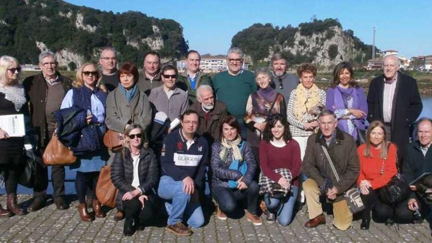 Los asistentes a la reunión, ayer, en Ribadesella.