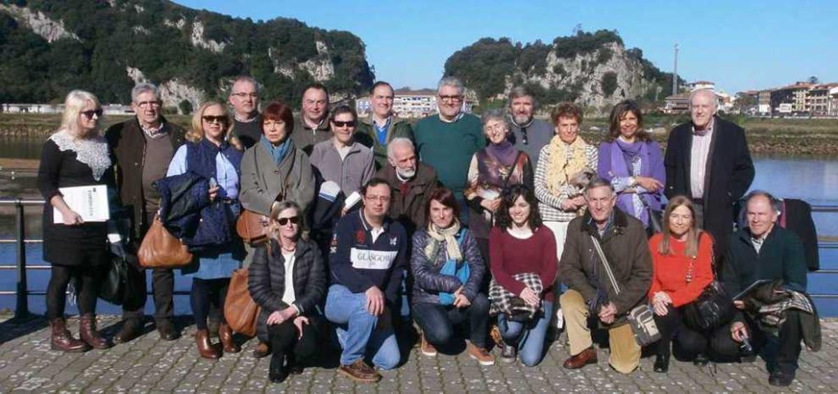 Los asistentes a la reunión, ayer, en Ribadesella.