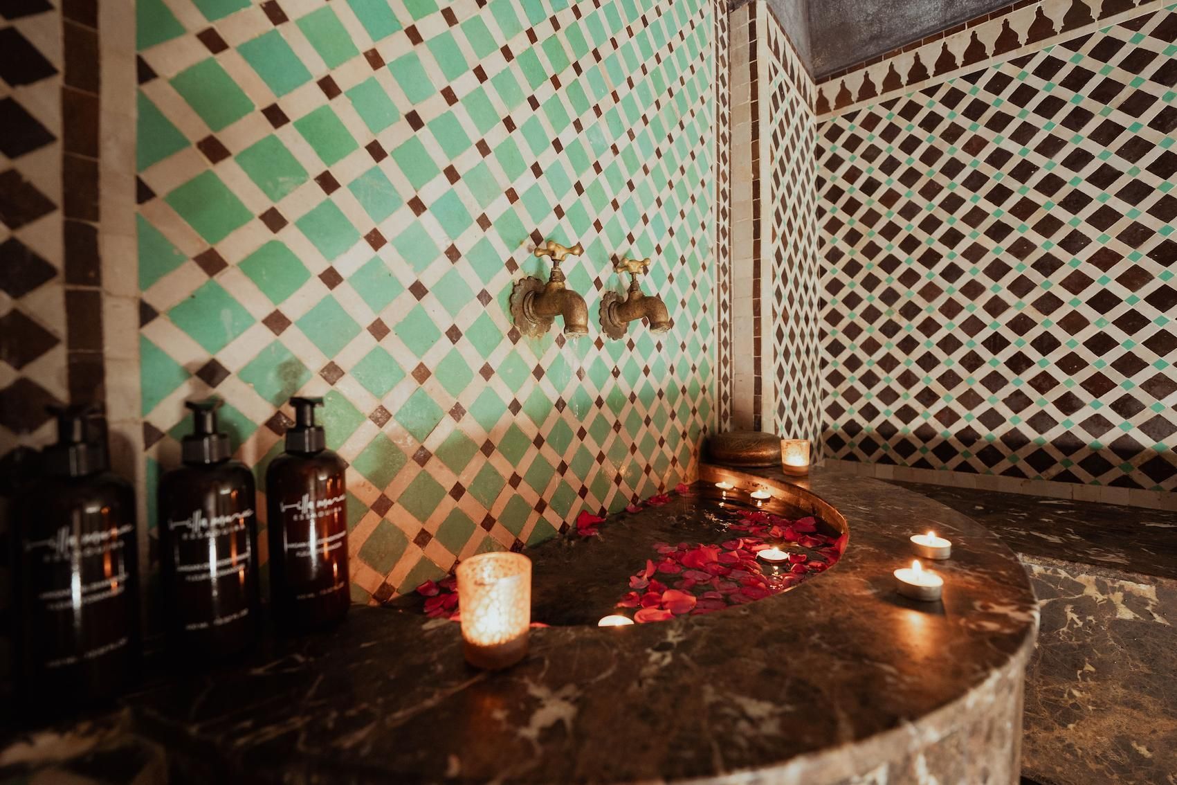Entramos en Villa Maroc, un antiguo riad convertido en hotel boutique