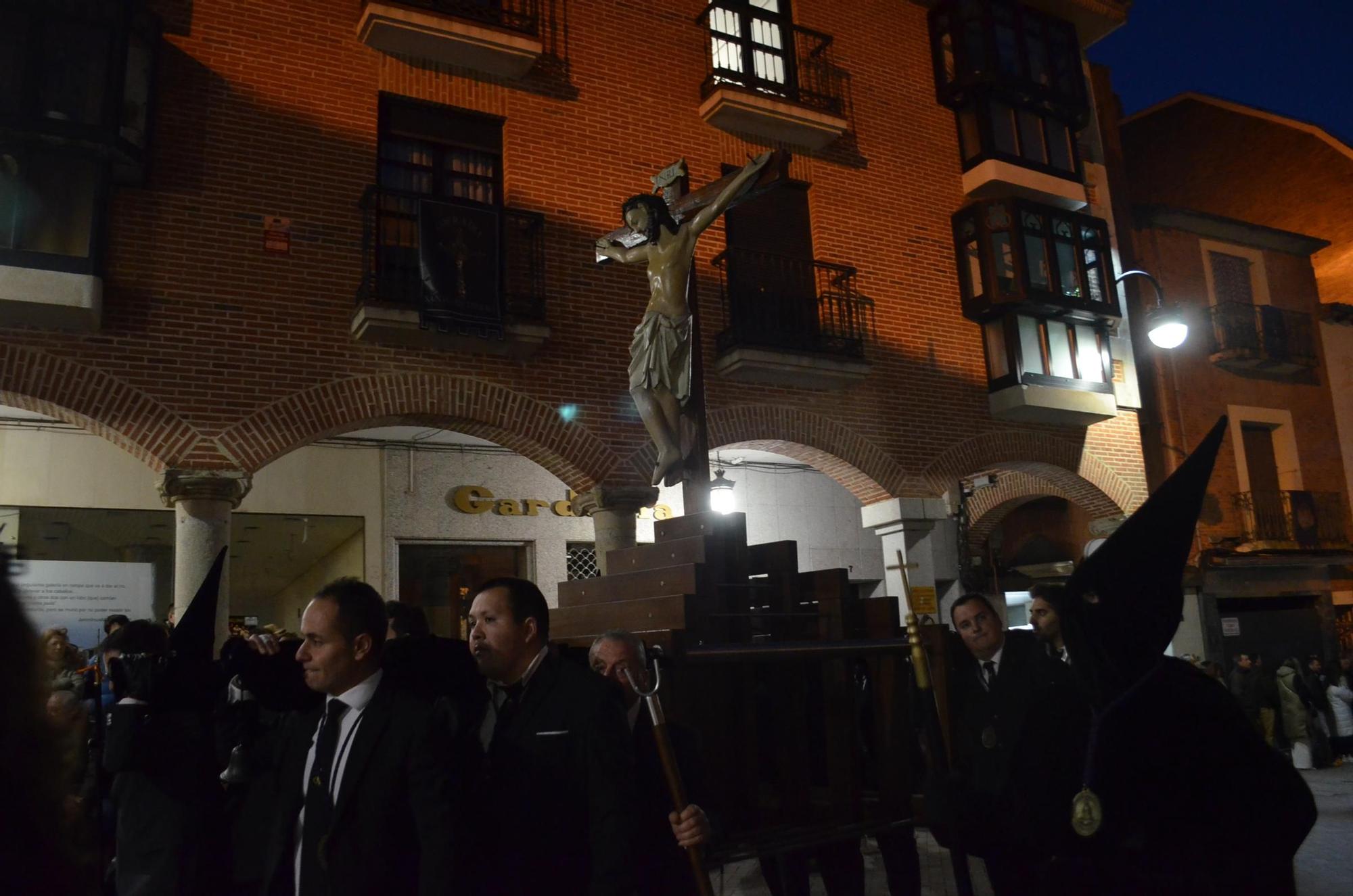 GALERÍA | Procesión del Santo Entierro de Benavente, en imágenes