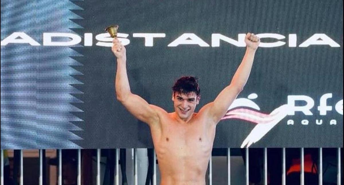 Mario Méndez celebra su victoria.