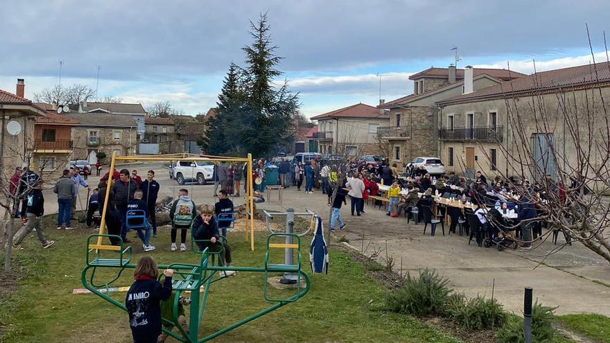 Brandilanes celebra sus fiestas al calor de la lumbre