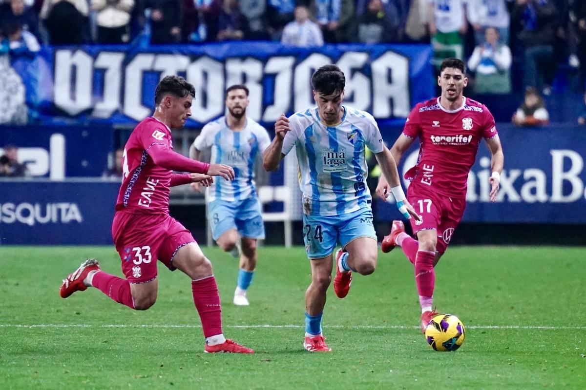 Encuentro disputado entre el Málaga CF y el CD Tenerife, en La Rosaleda