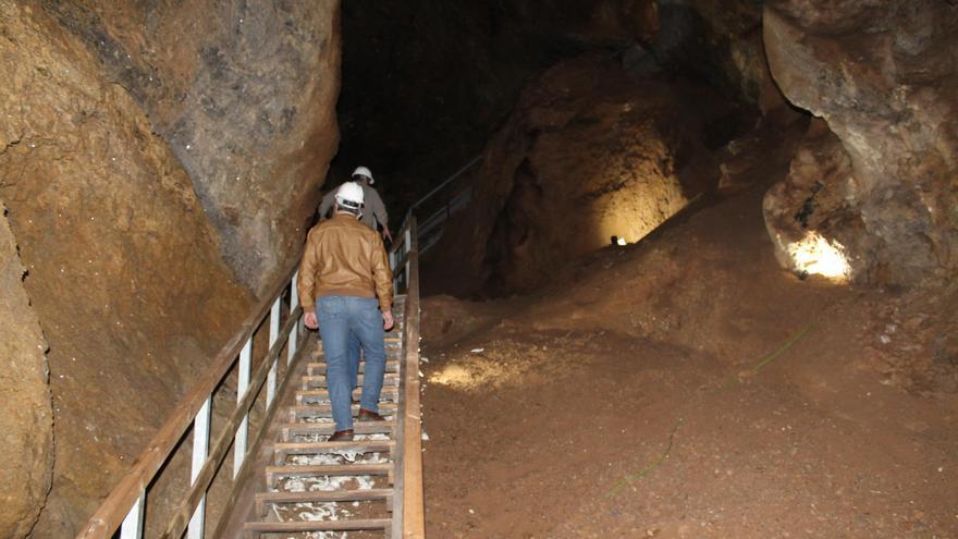 El PSOE de Baena lamenta que la Cueva del Yeso continúe cerrada