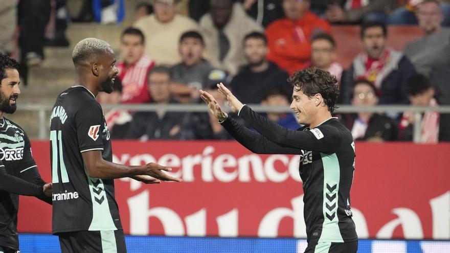 El Betis vuelve a creer: remontada épica en Girona para salir del bache (2-3)