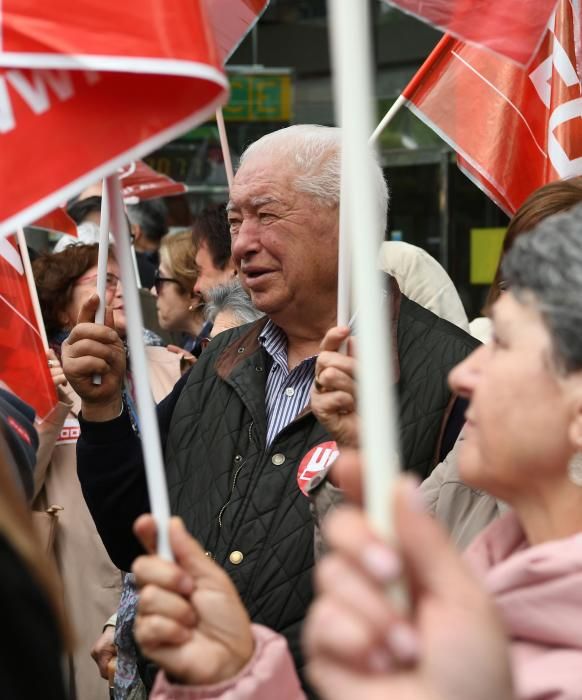 Concentración en el Obelisco convocada por CCOO y UGT en defensa de unas pensiones dignas