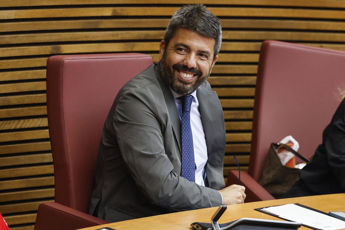 El diputado Carlos Mazón durante una sesión de control, en Les Corts Valencianes, a 30 de abril de 2026, en Valencia, Comunidad Valenciana (España). El presidente de la Generalitat, Juanfran Pérez Llorca, se somete a las preguntas de control de los grupos parlamentarios sobre la prioridad nacional y la huelga educativa. 30 ABRIL 2026 Rober Solsona / Europa Press 30/04/2026. Carlos Mazón;Rober Solsona