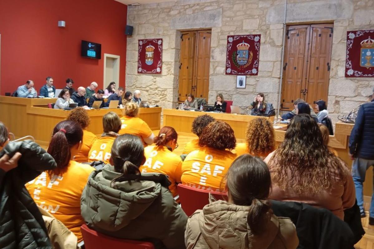 Pleno de Ponteareas en el que se aprobó la renuncia de Óbolo. | A.G.