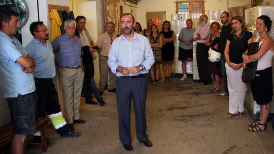 Berenguer y otros nuevos ediles visitaron ayer a los funcionarios del Ayuntamiento.