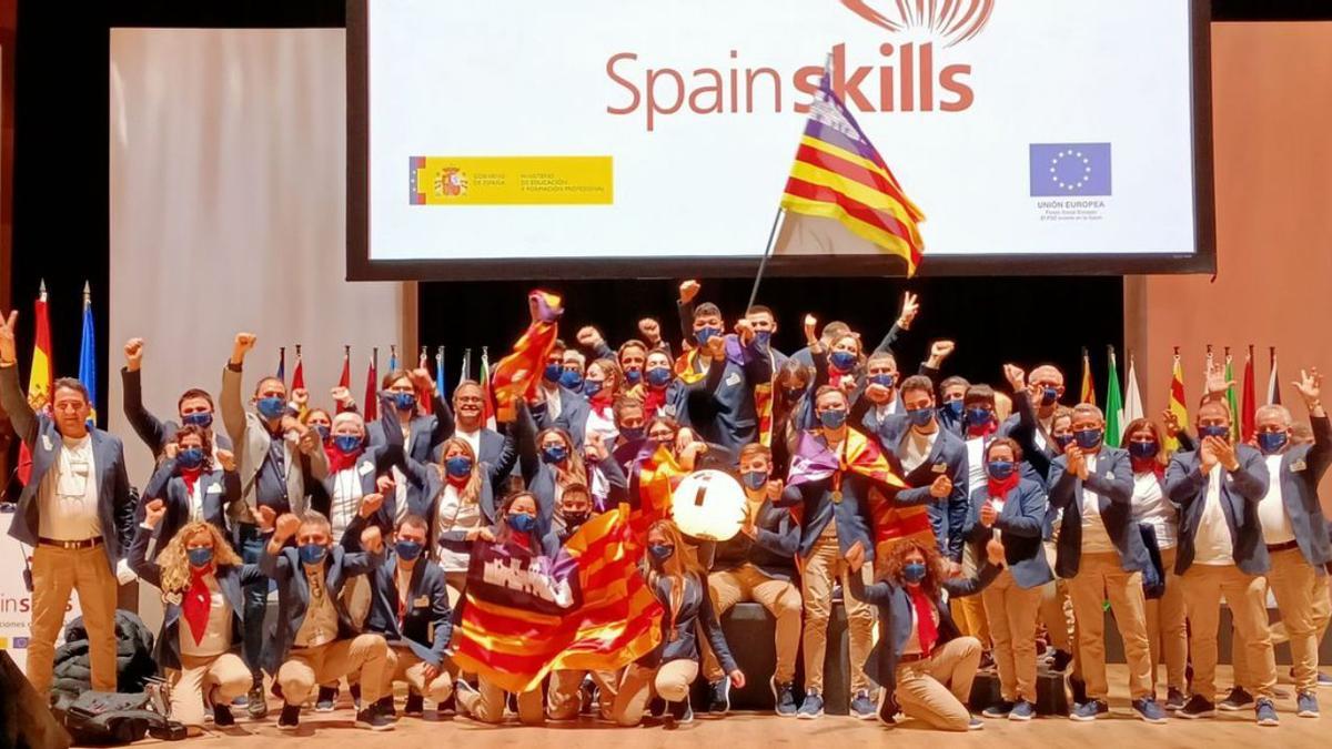 Foto de familia de la representación balear en ‘Spainskills’.