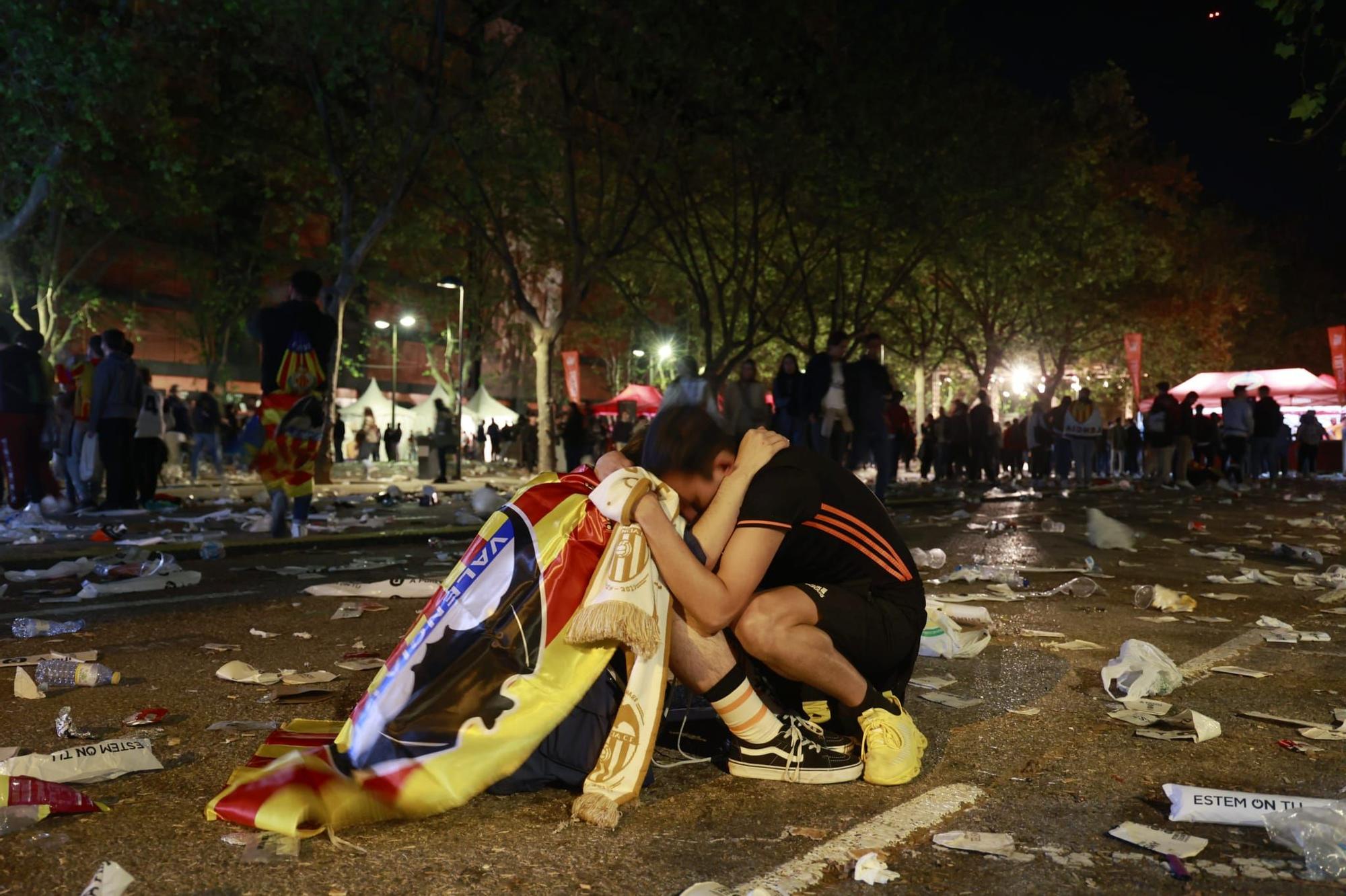 Desolación valencianista tras la derrota en Sevilla