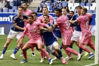 Otra oportunidad al limbo: la reacción del Oviedo tras el descanso choca con la mala suerte y otro polémico arbitraje (0-1)
