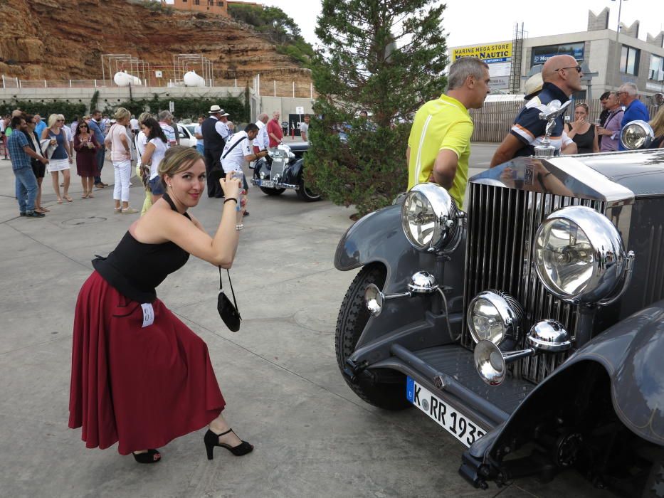 Oldtimer, Pin-Ups, kurzbeinige Hunde