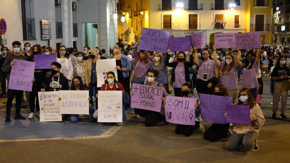 Protesta exigiendo justicia por la violación grupal a la menor de catorce años.