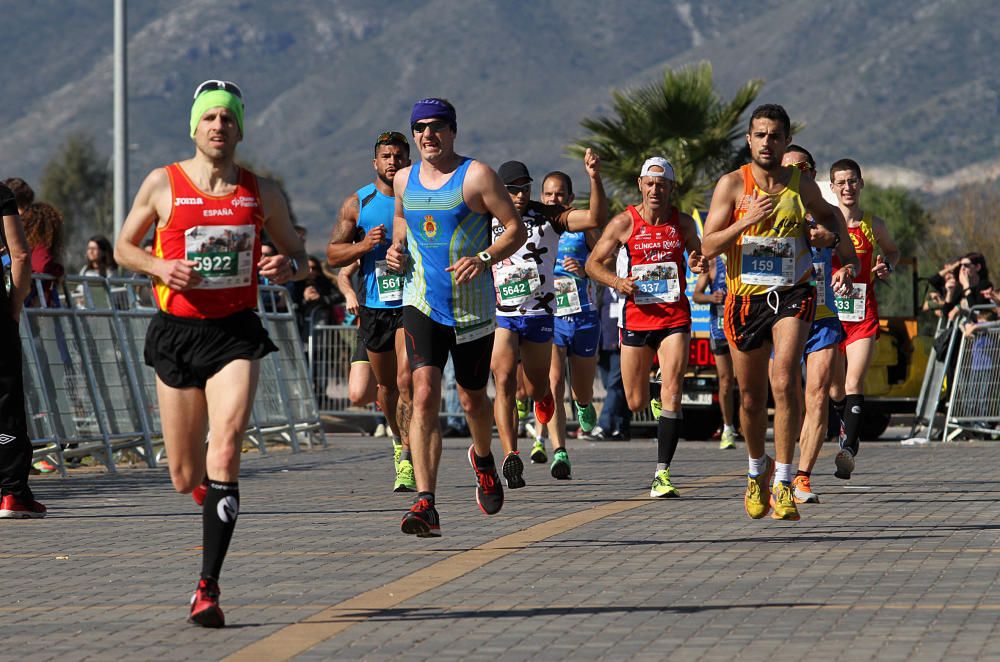 El Mouaziz, del Club Nerja de Atletismo ha vuelto a imponerse en la prueba, que ha alcanzado una participación récord con 7.500 corredores