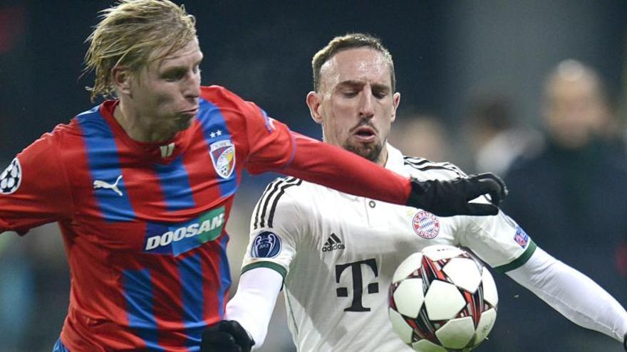 Rajtoral, a la izquierda, durante su etapa en el Viktoria Plzen.