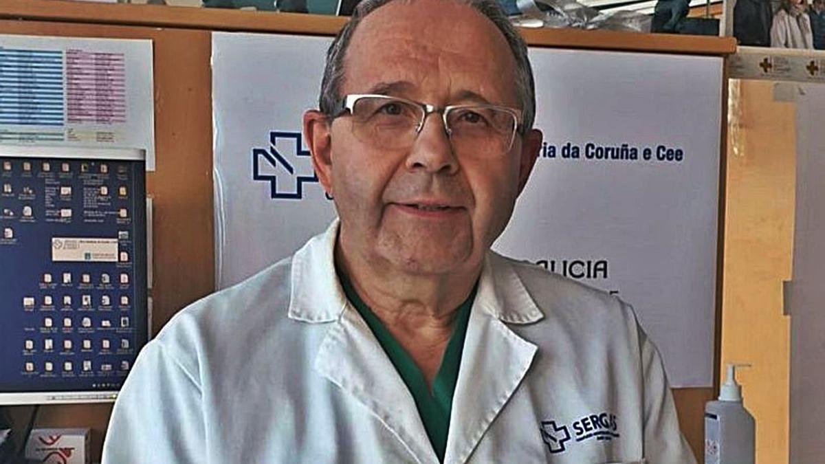 El doctor David Freire Moar, en el Hospital Universitario de A Coruña.  | // L. O.