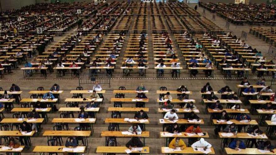Más de 3.000 gallegos se presentan a los exámenes para certificar oficios
