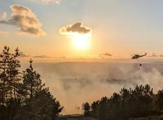 Estabilizado o incendio forestal que arrasou vinte hectáreas en Lousame