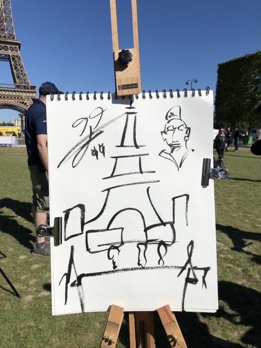 Jorge Lorenzo, dibujando la Torre Eiffel