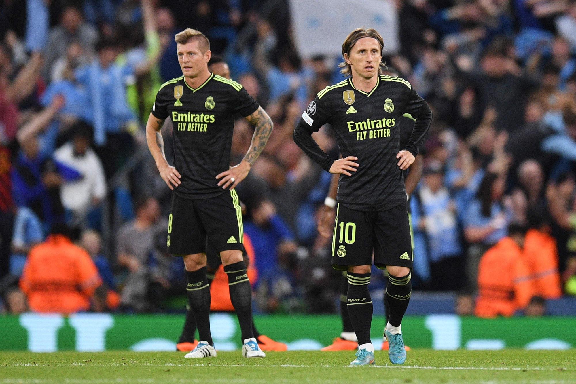 Toni Kroos y Luka Modric, tras ser eliminados el curso pasado ante el Manchester City en Champions.