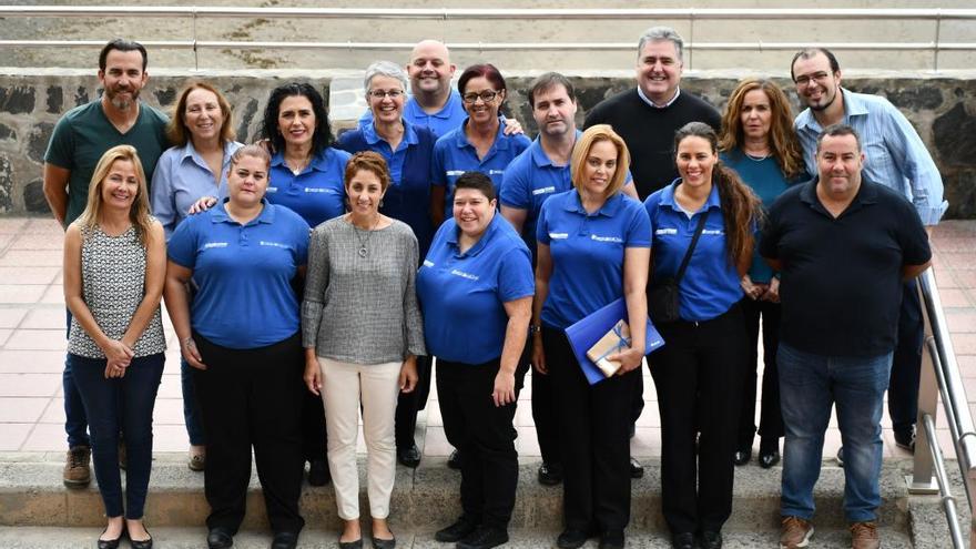 Clausura PFAE Mogán Apetece. La alcaldesa en el centro de la imagen.