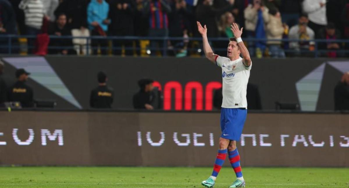 Lewandowski celebra su gol ante el Osasuna