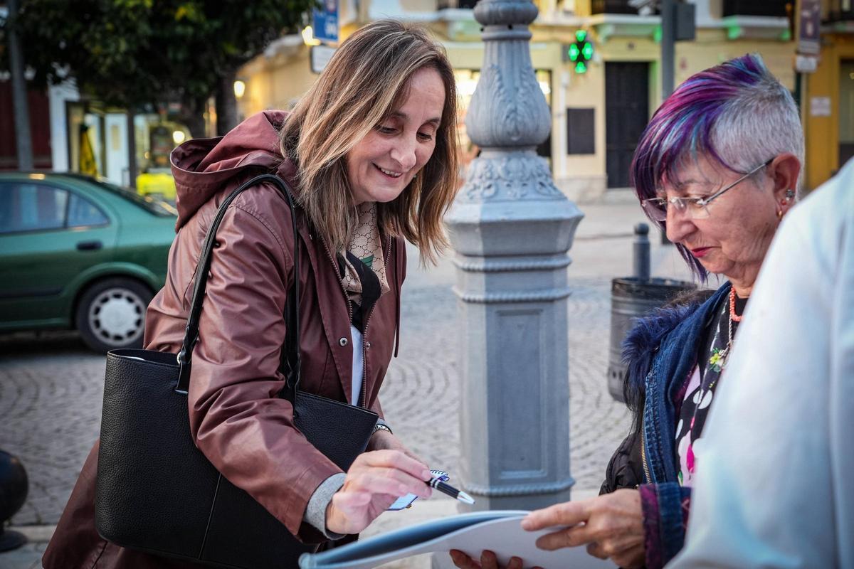 Una de las alumnas de la escuela, hoy durante la protesta en Badajoz.