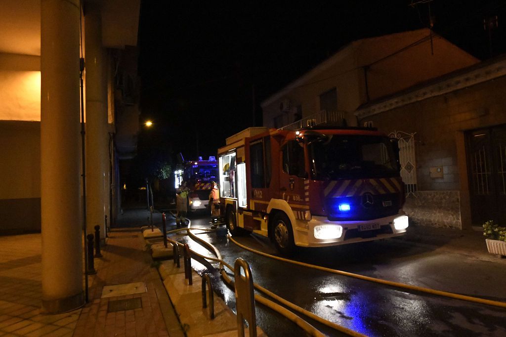 Estas son las imágenes que el aparatoso incendio de Puente Tocinos ha dejado este sábado