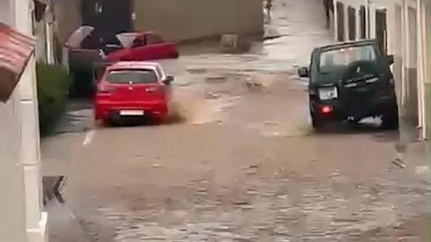 Vídeo | Calles convertidas en ríos en Barcarrota (Badajoz)