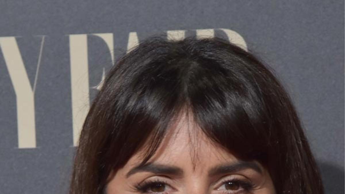 La belleza de Penélope Cruz con flequillo y melena suelta