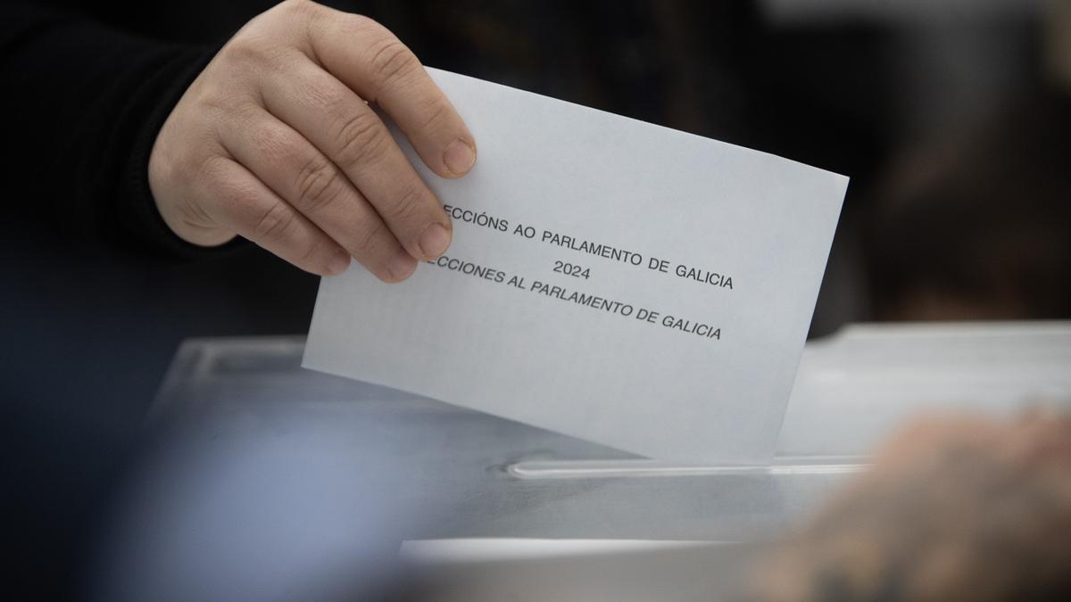Los candidatos a la Xunta votan con ilusión y un llamamiento a la participación