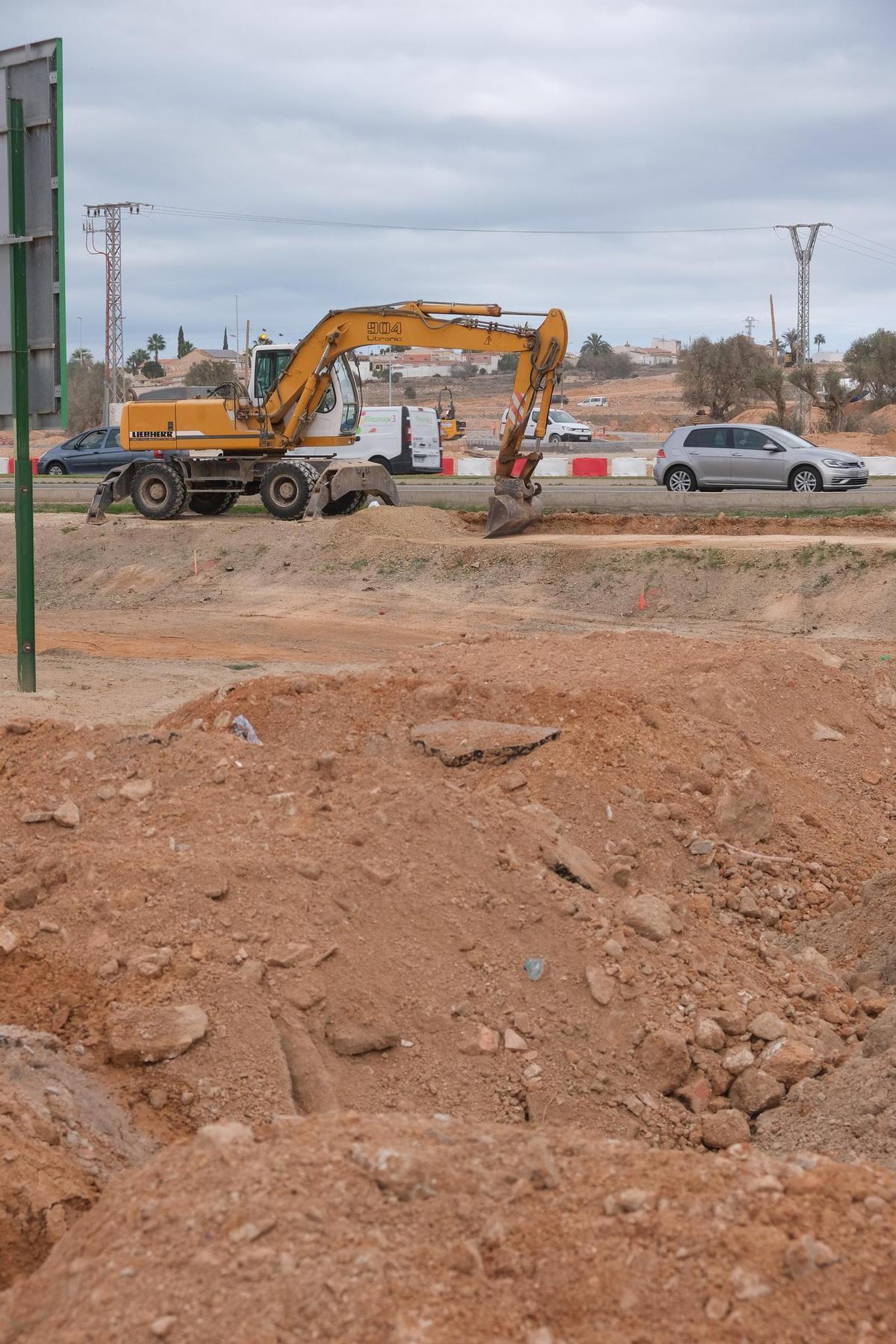 Comienzan las obras del acceso a las 7.400 futuras viviendas de La Hoya: la rotonda que hace la número 14 de la CV-905