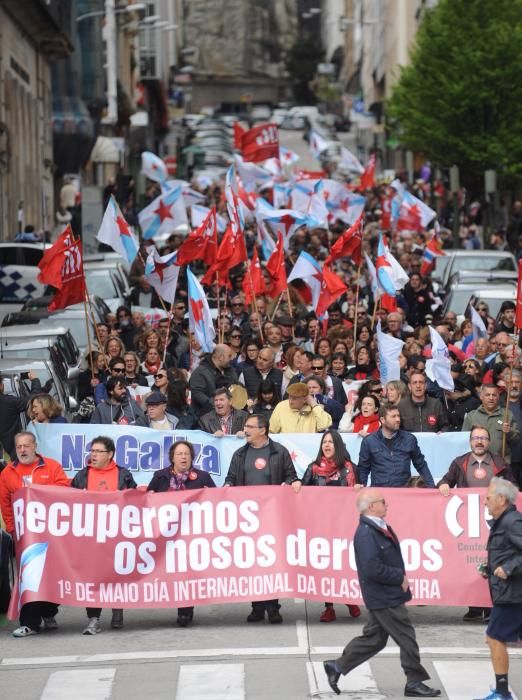 Unas 4.000 han secundado la manifestación convocada por UGT y CCOO que ha arrancado A Palloza y ha terminado en la plaza de Ourense, ante la Delegación del Gobierno en Galicia.