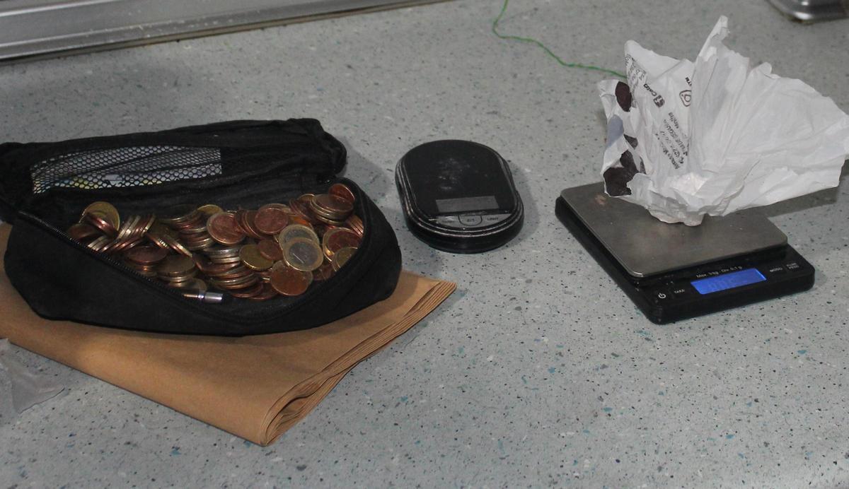 Durante el registro se encontraron dosis de cocaína preparadas para su venta