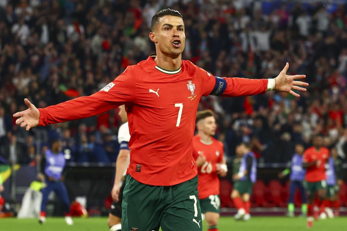 Cristiano Ronaldo celebra su gol contra Alemania