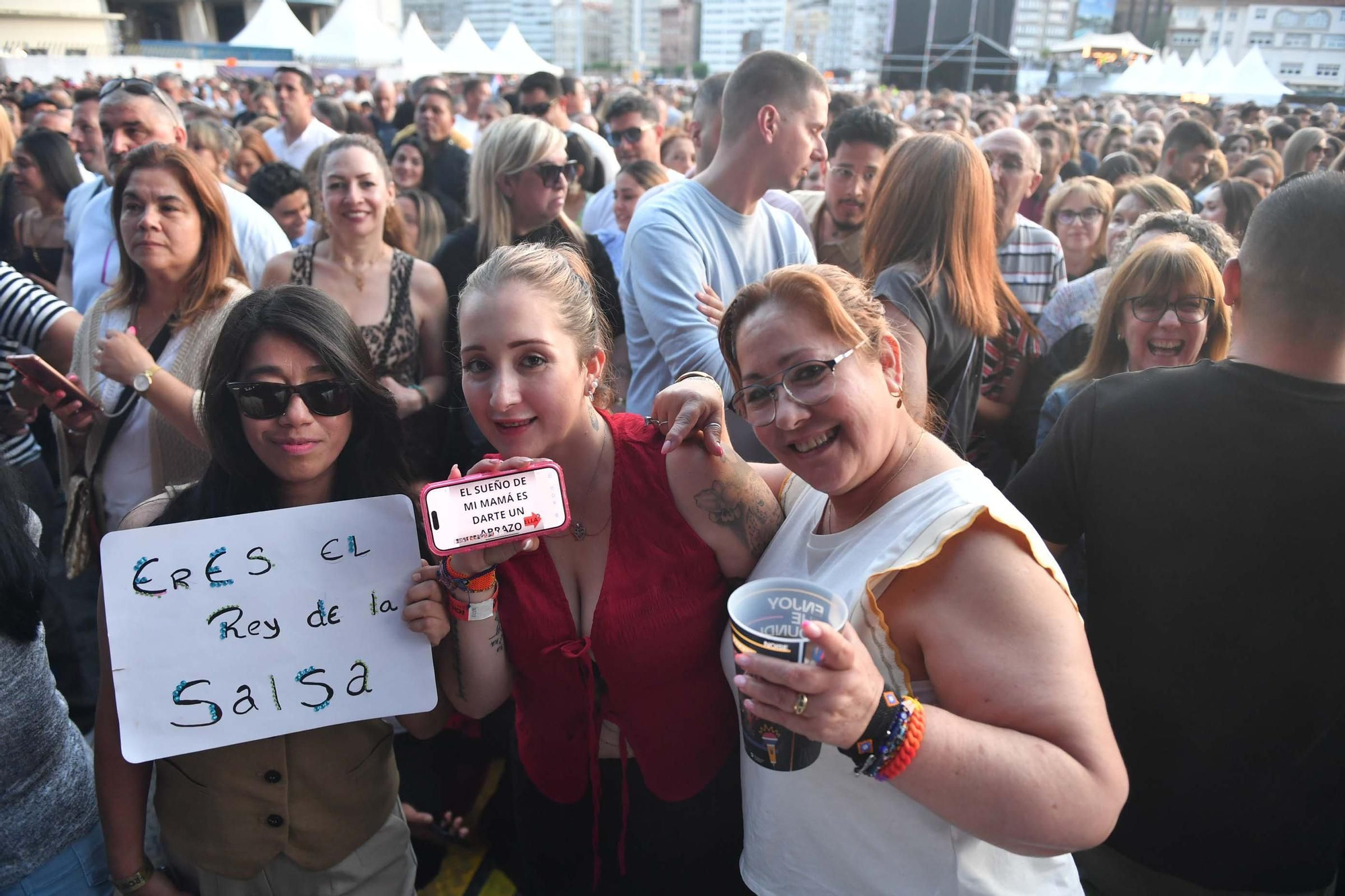 Marc Anthony pone a bailar a más de 12.000 personas en A Coruña