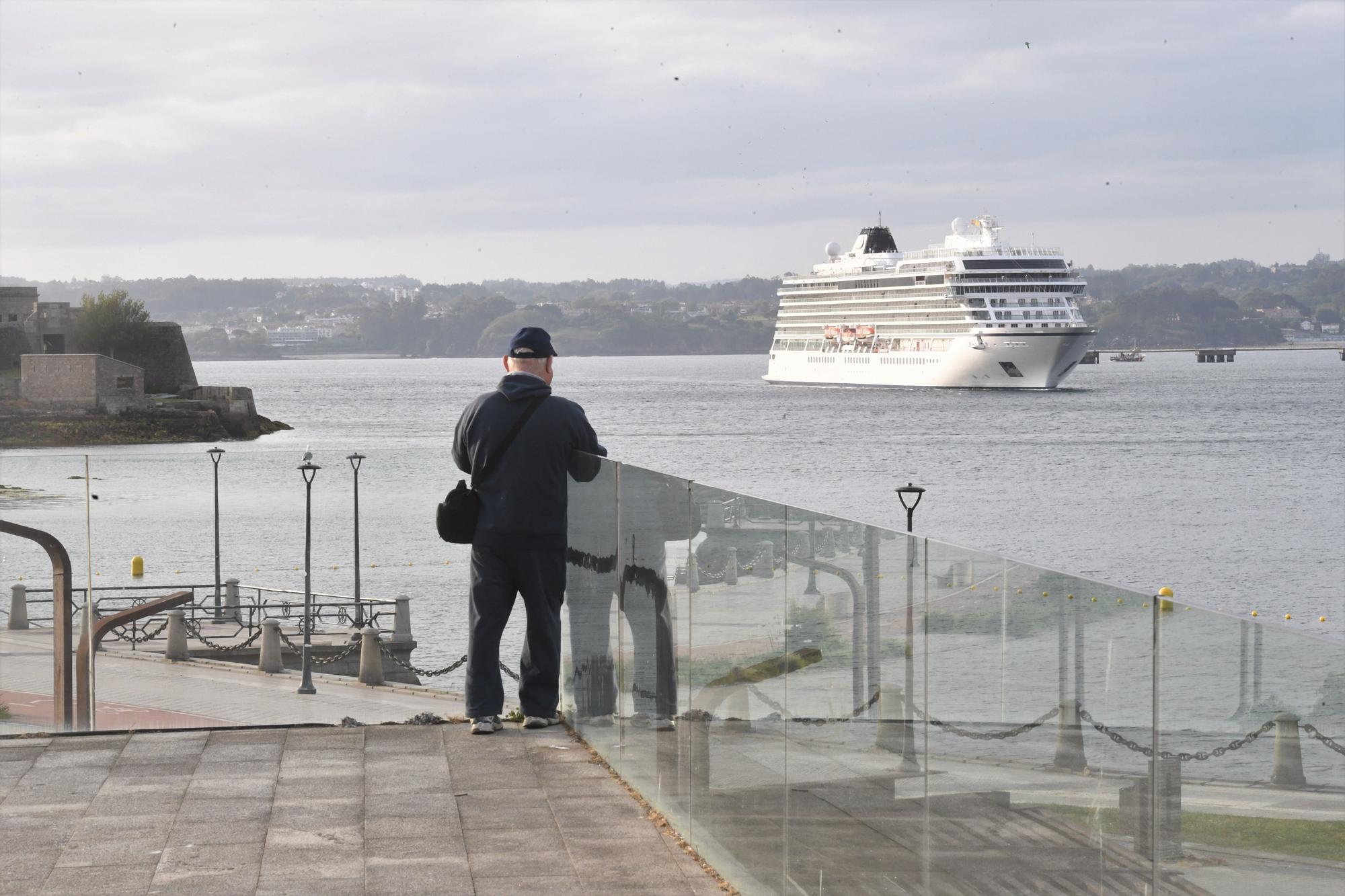 Primera escala del Viking Saturn en A Coruña