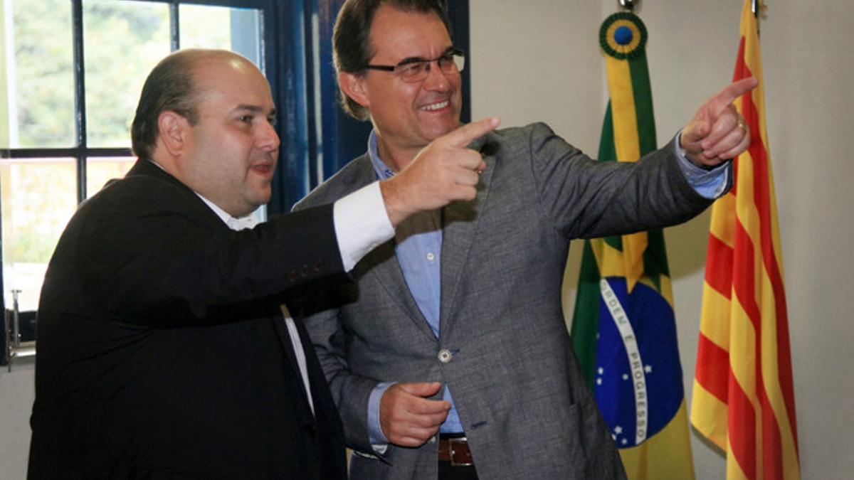 Artur Mas, junto al alcalde de Fortaleza, Roberto Claudio (izquierda).