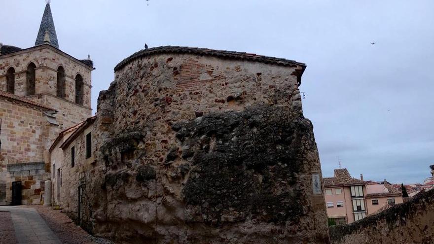 Cielo nuboso a primera hora de esta mañana en la iglesia de San Cipriano, Zamora.