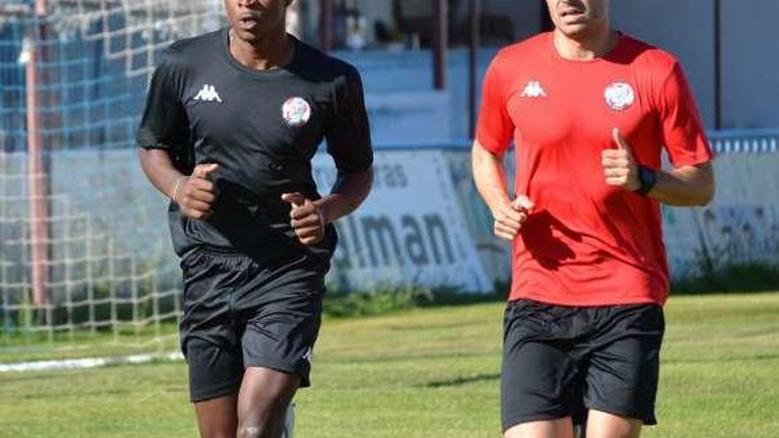 Vashiko Dixon acudió al encuentro pero no llegó a debutar