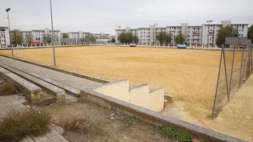 La Junta cede al Ayuntamiento la piscina de la calle Marbella