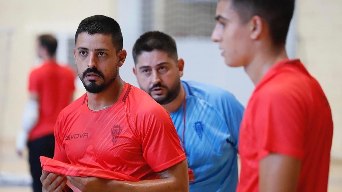 Jesús Rodríguez, el capitán, con Josan González detrás.