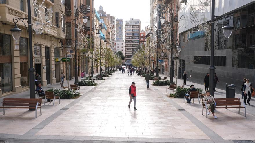 Punto final a la obra de la avenida de la Constitución de Alicante: el Ayuntamiento recibe la obra entre críticas por el acabado y la falta de sombras