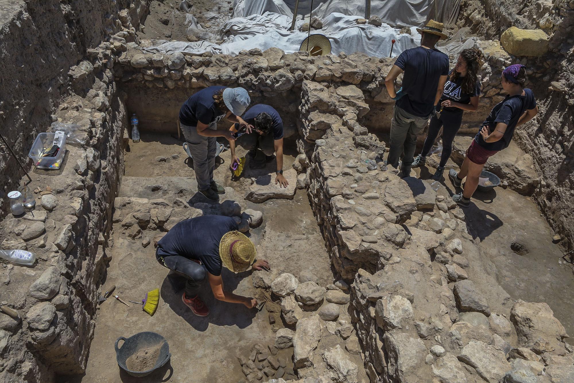 Primeras casas íberas halladas en las excavaciones en el yacimiento de La Alcudia en Elche