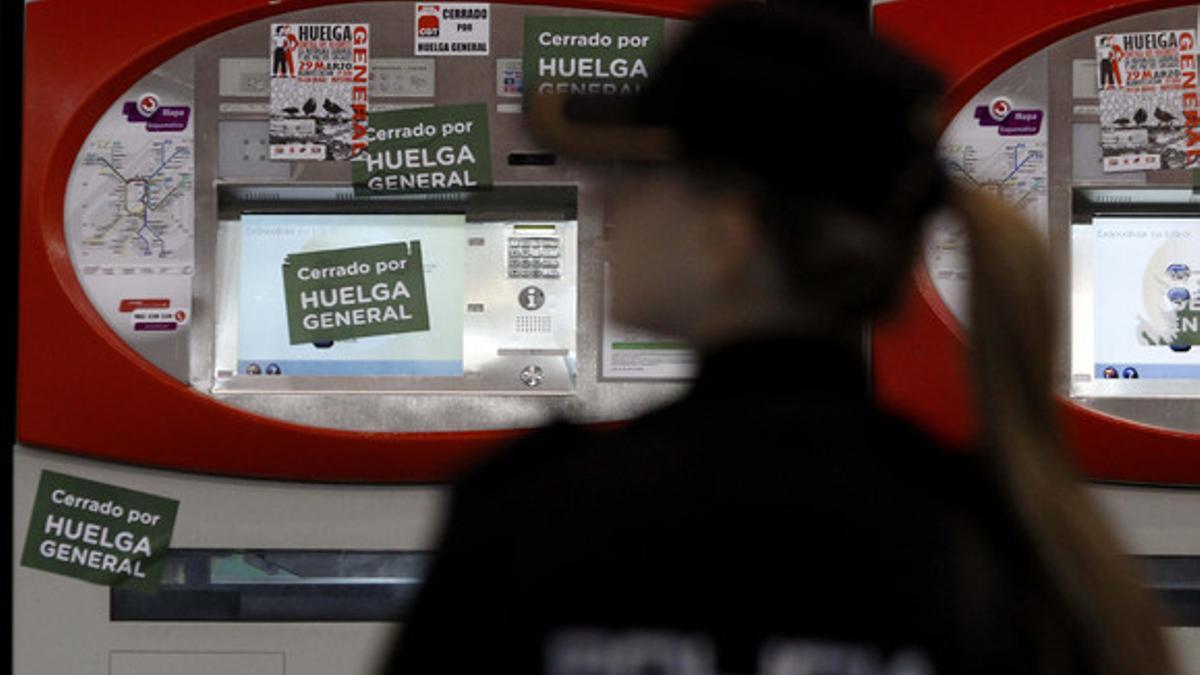 Estación de cercanías de Atocha durante la huelga general.