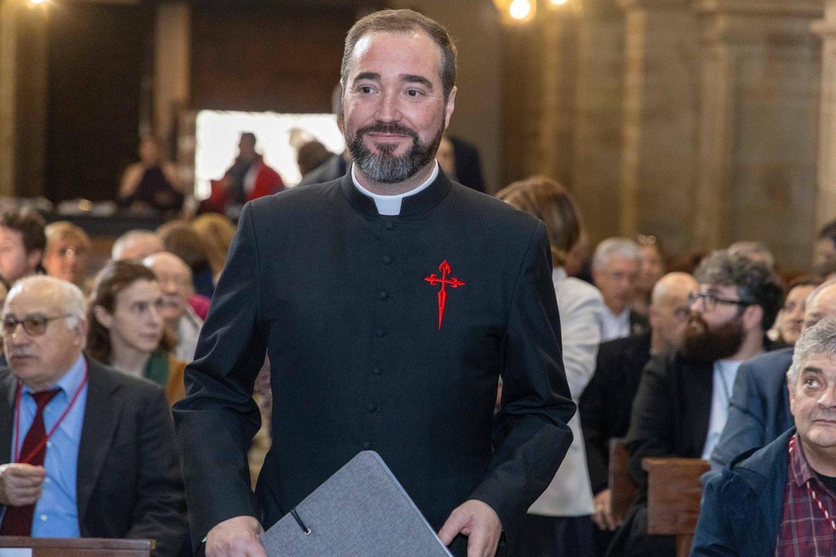 D. Víctor Suárez Gondar: "La Semana Santa de Santiago ya late en los muros de la ciudad"
