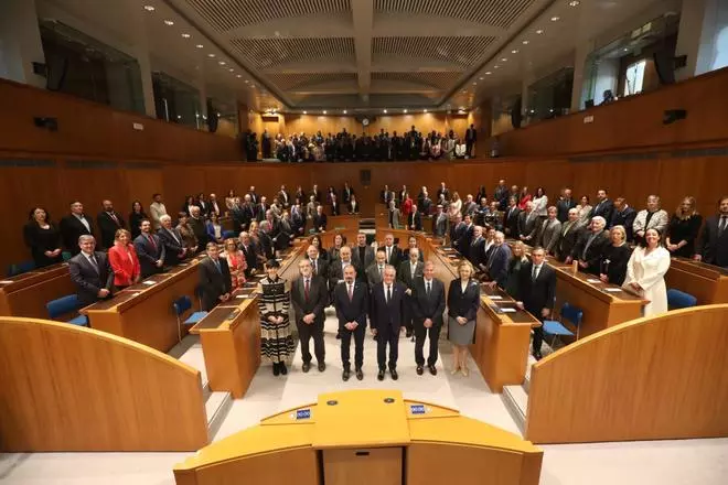 "Estaba todo por hacer": las Cortes de Aragón homenajean a sus primeros diputados