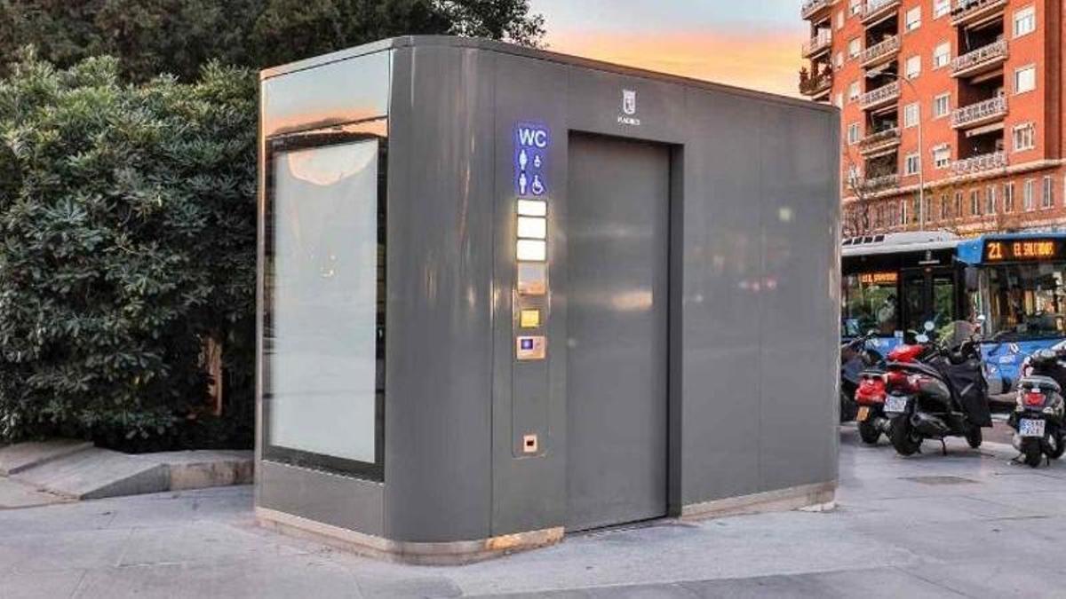 Aseo autolimpiable de la empresa Olprim en Madrid, similar al que se instalará en es Pujols